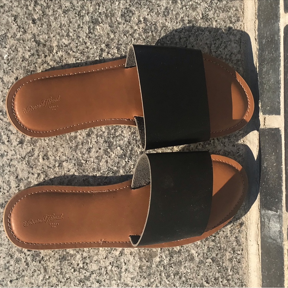 Universal Thread Black and Brown Sandals